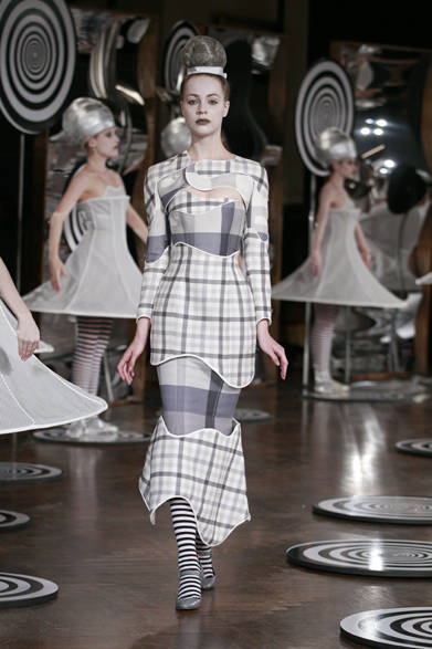 　2013年春夏コレクション　©Dan and Corina Lecca