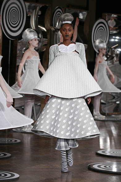 　2013年春夏コレクション　©Dan and Corina Lecca