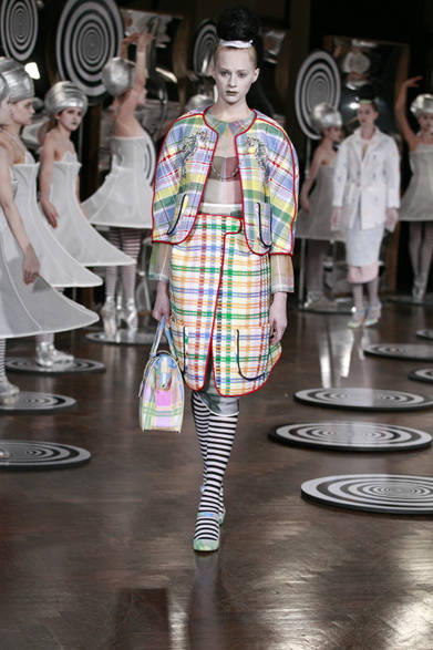 　2013年春夏コレクション　©Dan and Corina Lecca