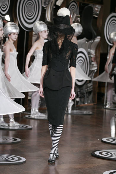 　2013年春夏コレクション　©Dan and Corina Lecca