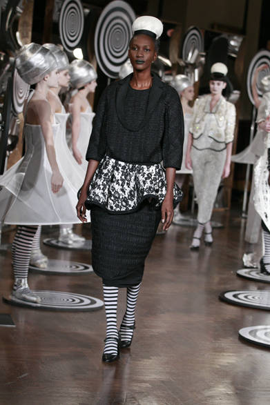 　2013年春夏コレクション　©Dan and Corina Lecca