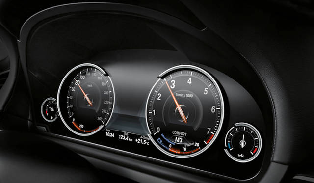 <strong>BMW 7 series｜BMW 7シリーズ</strong>　マルチ・ディスプレイ・メーター・パネル　コンフォートモード