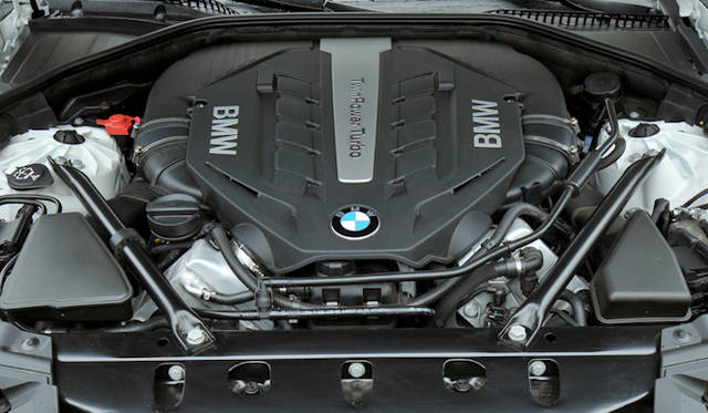 <strong>BMW 7 series｜BMW 7シリーズ</strong>　750ｉ 4.4リッターV8エンジン