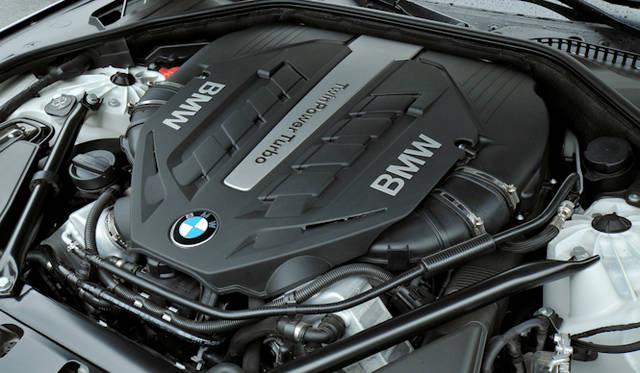 <strong>BMW 7 series｜BMW 7シリーズ</strong>　750ｉ 4.4リッターV8エンジン