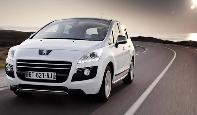 <strong>Peugeot 3008 Hybrid4｜プジョー 3008  ハイブリッド4</strong>