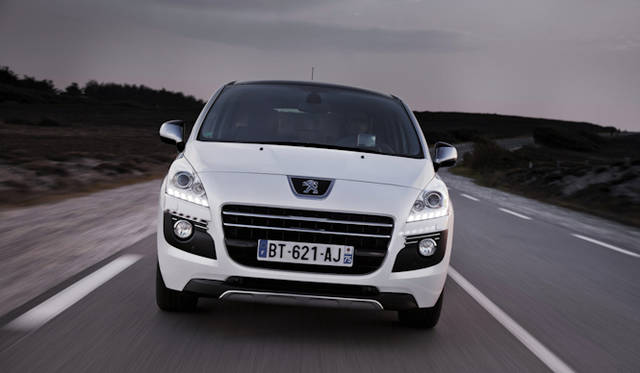 <strong>Peugeot 3008 Hybrid4｜プジョー 3008  ハイブリッド4</strong>