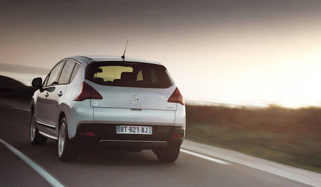 <strong>Peugeot 3008 Hybrid4｜プジョー 3008  ハイブリッド4</strong>