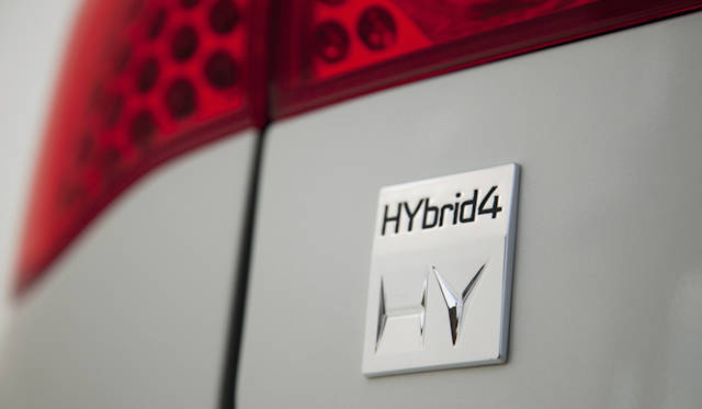 <strong>Peugeot 3008 Hybrid4｜プジョー 3008  ハイブリッド4</strong>