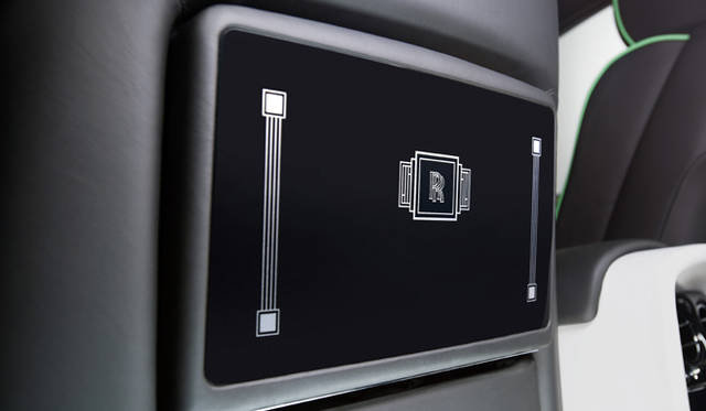 <strong>Rolls-Royce Phantom Saloon｜ロールス・ロイス ファントム サルーン</strong>