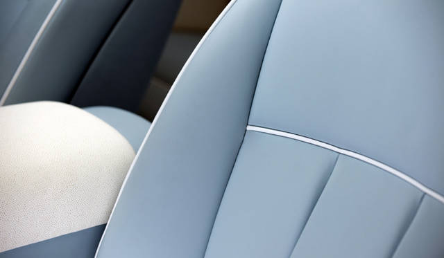 <strong>Rolls-Royce Phantom Drophead Coupe｜ロールス・ロイス ファントム ドロップヘッドクーペ</strong>