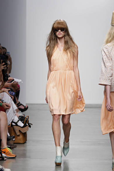 <strong>KAREN WALKER｜カレン ウォーカー</strong>　2013年春夏コレクション