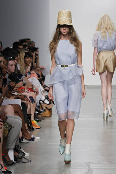 <strong>KAREN WALKER｜カレン ウォーカー</strong>　2013年春夏コレクション