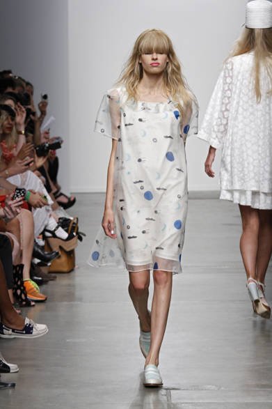 <strong>KAREN WALKER｜カレン ウォーカー</strong>　2013年春夏コレクション