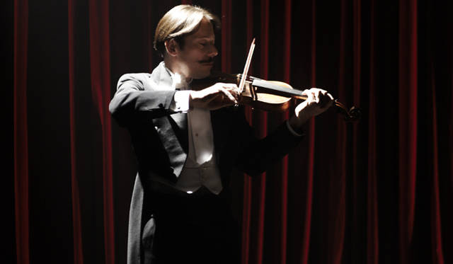 <strong>MOVIE｜チキンとプラム～あるバイオリン弾き、最後の夢～</strong>　物語の鍵を握るのは、主人公ナセル・アリの“生涯忘れられない恋”