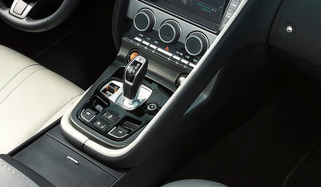 <strong>Jaguar F-Type S｜ジャガー Fタイプ S</strong>