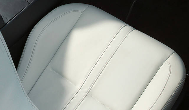 <strong>Jaguar F-Type S｜ジャガー Fタイプ S</strong>