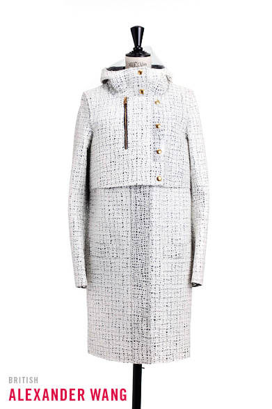 <strong>ALEXANDER WANG｜アレキサンダー ワン</strong><br /><br />ツイード生地の表面にラミネート加工がほどこされた、フューチャリスティックな素材感がユニーク！<br /><br /><br />コート　15万3300円<br /><br />Pred PR<br />Tel. 03-5428-6484