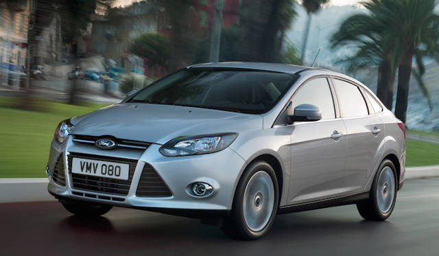 <strong>Ford Focus｜フォード フォーカス</strong>　日本未導入の4ドアセダンモデル