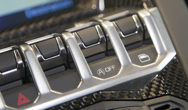 <strong>Lamborghini Aventador LP700-4｜ランボルギーニ アヴェンタドール LP700-4</strong>