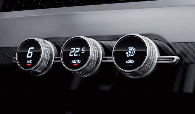 <strong>Audi crosslane coupé｜アウディ クロスレーン クーペ</strong><br />センターコンソールのディスプレイはエアコンの表示のみ