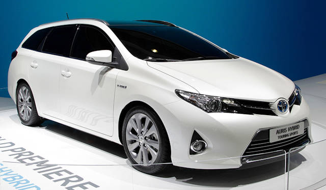 <strong>TOYOTA AURIS HYBRID TOURING SPORTS｜トヨタオーリス ハイブリッド ツーリングスポーツ</strong>