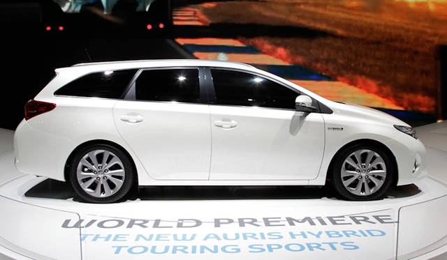 <strong>TOYOTA AURIS HYBRID TOURING SPORTS｜トヨタオーリス ハイブリッド ツーリングスポーツ</strong>
