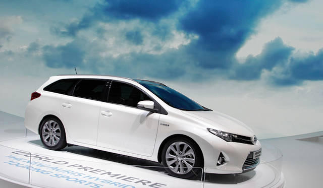 <strong>TOYOTA AURIS HYBRID TOURING SPORTS｜トヨタオーリス ハイブリッド ツーリングスポーツ</strong>