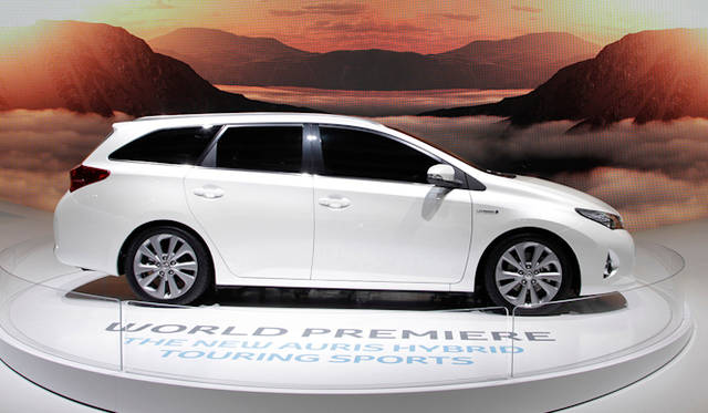 <strong>TOYOTA AURIS HYBRID TOURING SPORTS｜トヨタオーリス ハイブリッド ツーリングスポーツ</strong>