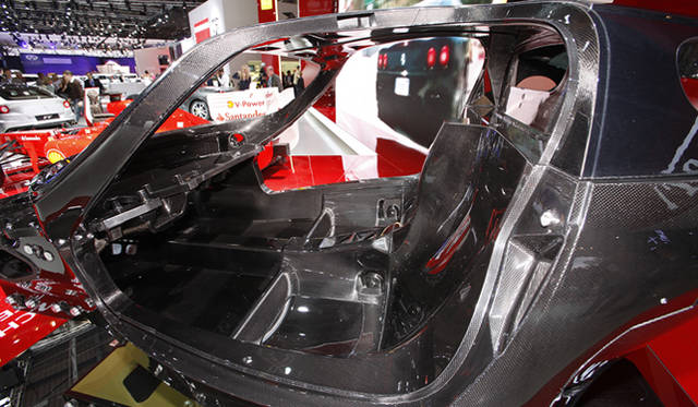<strong>Ferrari Carbon Composite Chassis｜フェラーリ カーボンコンポジットシャシー</strong>