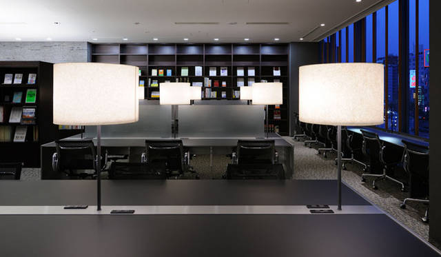 <strong>BIZCOLI｜ビズコリ</strong>　「ビズ・コミュニケーション・ライブラリ－（BIZCOLI-BIZ COMMUNICATION LIBRARY）」　知の森（閲覧コーナー）