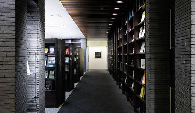 <strong>BIZCOLI｜ビズコリ</strong>　「ビズ・コミュニケーション・ライブラリ－（BIZCOLI-BIZ COMMUNICATION LIBRARY）」　知の回廊（企画展示）