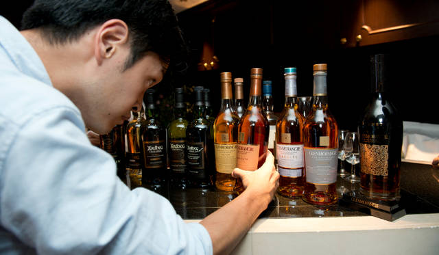 <strong>MHDグランド　モルト　テイスティング　2012｜</strong>このイベントでは、アードベッグ、タリスカー、ラガヴーリンといった、世界のモルトウイスキー愛好家に人気の高い12の蒸留所を所有するMDH社のシングルモルトを、一晩ですべて堪能できる