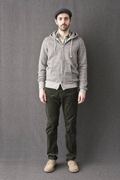 <strong>FUJITO｜フジト</strong>　2012-13年秋冬コレクション　Zip Sweat Parka 2万4150円、B.D Shirts 1万8900円、5P Cord Pants 1万8900円、Hunting 9450円