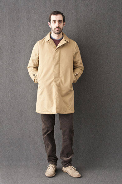 <strong>FUJITO｜フジト</strong>　2012-13年秋冬コレクション　Hood Coat 4万9350円、Crew Neck Knit 2万4150円、Stand Coller Shirts 1万7850円、5P Cord Pants 1万8900円