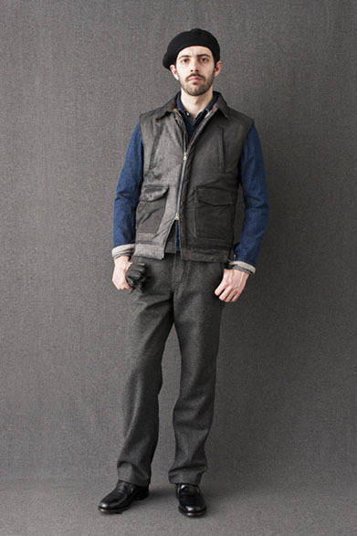 <strong>FUJITO｜フジト</strong>　2012-13年秋冬コレクション　A-2 Vest 3万9900円、11MJ Jacket 2万9400円、B.D Shirts 1万8900円、Melton Trousers 2万4150円、Beret 8400円