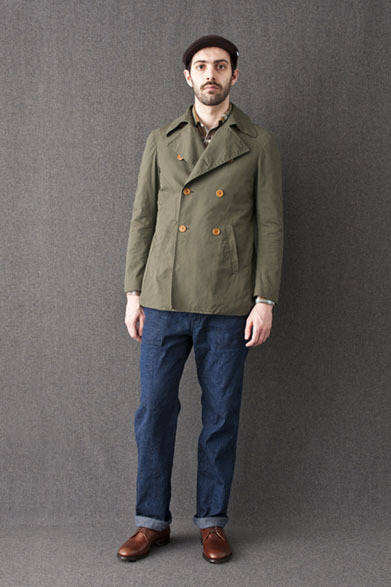 <strong>FUJITO｜フジト</strong>　2012-13年秋冬コレクション　Pea Coat 4万8300円、B.D Shirts 1万8900円、Fatigue Pants 1万8900円、Hunting 9450円