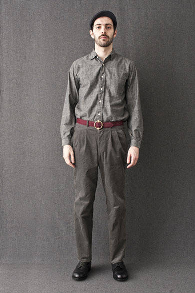 <strong>FUJITO｜フジト</strong>　2012-13年秋冬コレクション　B.D Shirts 1万8900円、Slacks Pants 2万2050円、Hunting 9450円、Leather Ring Belt 1万2600円