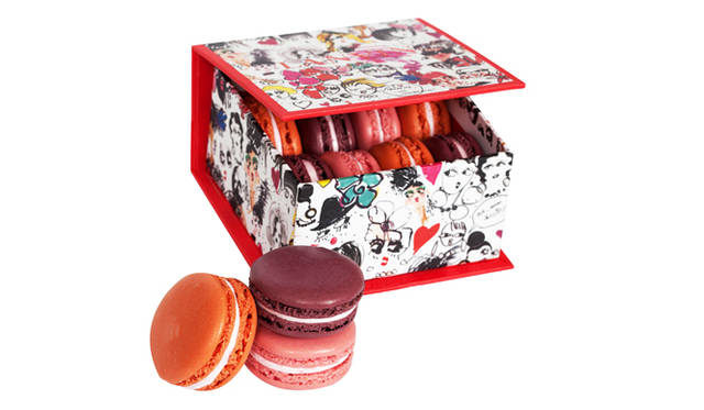 <strong>LADURÉE│ラデュレ</strong>　「限定マカロンボックス“LANVIN”」　3150円（8個入り）