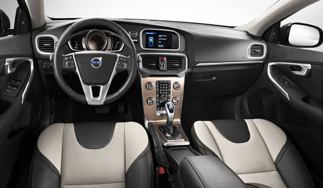 <strong>Volvo V40 Cross Country｜ボルボ V40 クロスカントリー</strong>