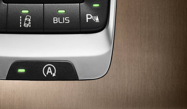 <strong>Volvo V40 Cross Country｜ボルボ V40 クロスカントリー</strong>