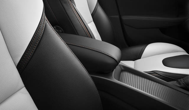 <strong>Volvo V40 Cross Country｜ボルボ V40 クロスカントリー</strong>