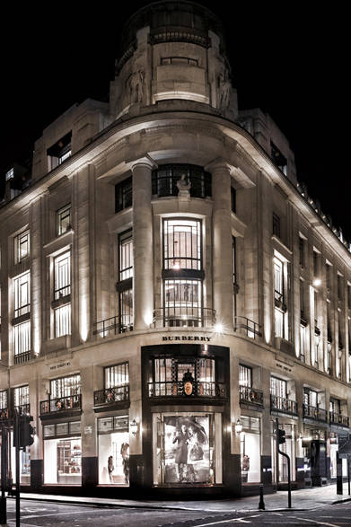 <strong>Burberry Prorsum｜ バーバリー プローサム</strong>　ショーの直前、リージェントストリートにオープンした、世界一の広さを誇る直営店