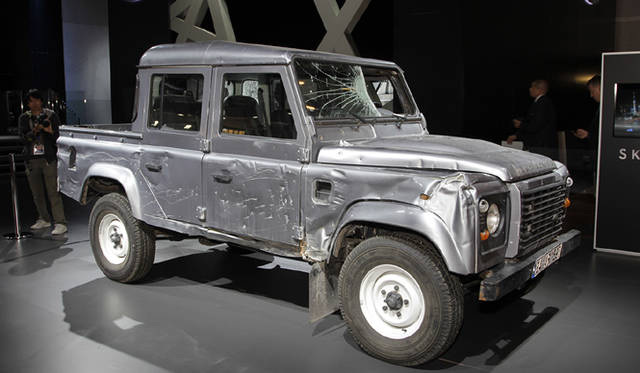 <strong>Land Rover Defender｜ランドローバー ディフェンダー</strong>