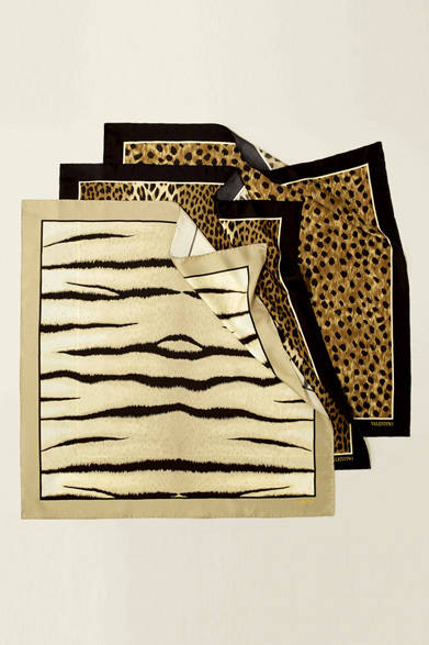 <strong>VALENTINO｜ヴァレンティノ</strong>　メゾン誕生50周年記念カプセルコレクション　スカーフ 各3万6750円