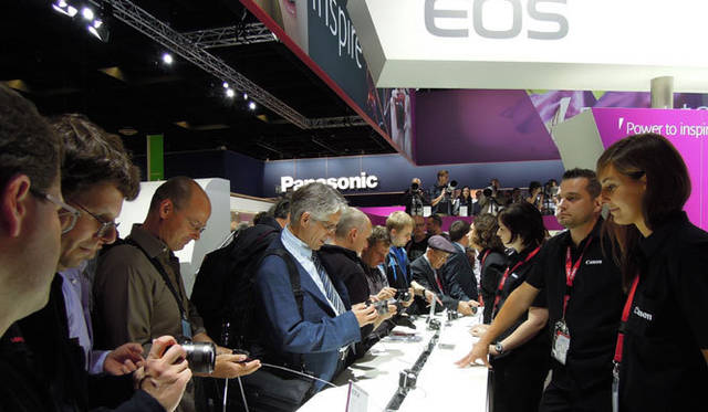 <strong>フォトキナ2012</strong>　キヤノンも今月ついにミラーレスを発売する