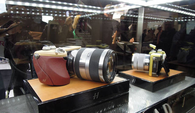 <strong>フォトキナ2012</strong>　ハッセルブラッドは、ソニーEマウントを採用した「Luner」のプロトタイプが人気