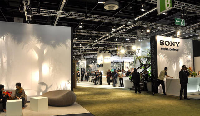 <strong>フォトキナ2012</strong>　フルサイズだけでなく、ミラーレスでも攻勢をかけるソニー