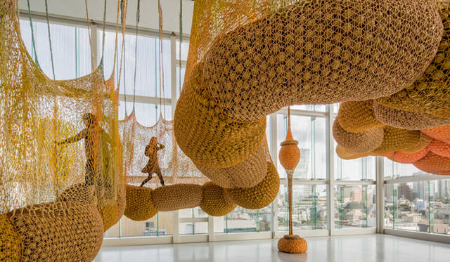 A vida é um corpo do qual fazemos parte, 2012<br />TorusMacroCopula, 2012<br />By Ernesto Neto<br />©Louis Vuitton / Jérémie Souteyrat<br />Courtesy of Espace Louis Vuitton Tokyo