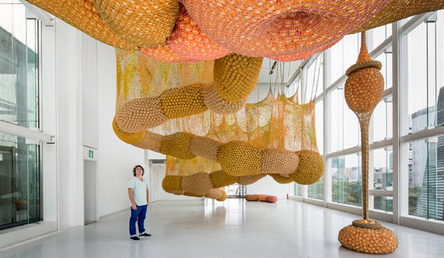 A vida é um corpo do qual fazemos parte, 2012<br />TorusMacroCopula, 2012<br />By Ernesto Neto<br />©Louis Vuitton / Jérémie Souteyrat<br />Courtesy of Espace Louis Vuitton Tokyo