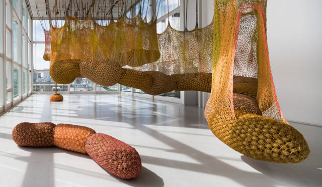 A vida é um corpo do qual fazemos parte, 2012<br />Pedras, 2012<br />By Ernesto Neto<>br /©Louis Vuitton / Jérémie Souteyrat<br />Courtesy of Espace Louis Vuitton Tokyo